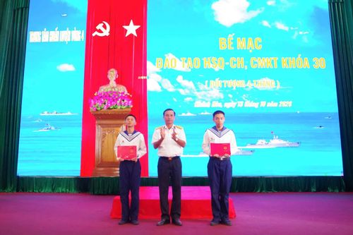 Trung tâm Huấn luyện Vùng 4 Hải quân bế mạc đào tạo đối tượng 4 tháng chuyên ngành súng SPG-9