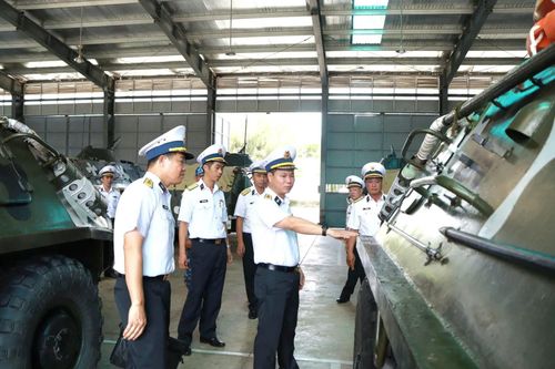 Vùng 4 Hải quân kiểm tra tại Lữ đoàn 101