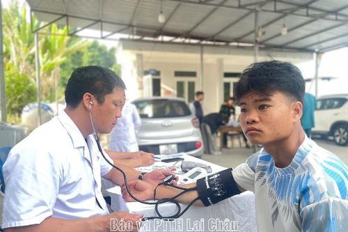 74 công dân khám sơ tuyển nghĩa vụ Quân sự và Công an nhân dân