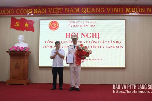 Công bố quyết định của Bộ trưởng Bộ Công an và Ủy ban Kiểm tra Tỉnh ủy về công tác cán bộ