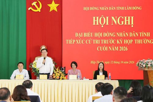 Chủ tịch UBND tỉnh Lâm Đồng Hồ Văn Mười tiếp xúc với cử tri xã Hiệp Thạnh