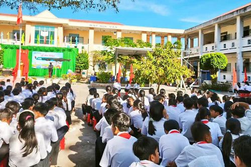 Lâm Đồng ra mắt mô hình 'Cổng trường an toàn giao thông', kết hợp tuyên truyền pháp luật