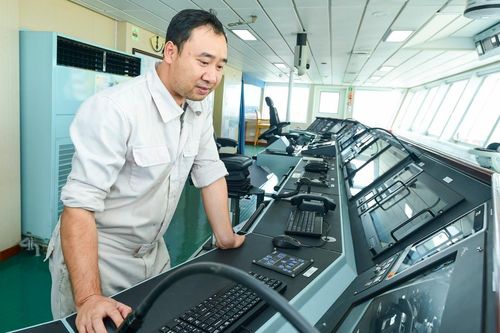 Tàu đang đi biển, thuyền trưởng mất khả năng làm việc sẽ xử lý thế nào?
