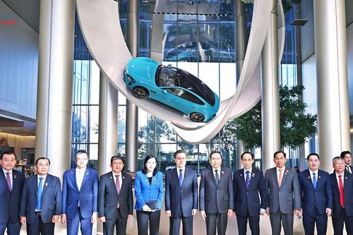 Chủ tịch Quốc hội Trần Thanh Mẫn thăm Khu phát triển kinh tế công nghệ Bắc Kinh