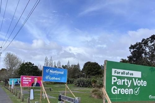 Cuộc đua vào Nghị viện New Zealand: Các đảng nhỏ nắm lá bài quyết định