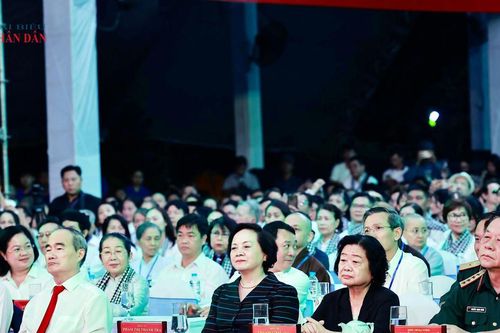 'Khúc tri ân' tưởng nhớ các Anh hùng liệt sĩ tại Công viên Lê Thị Riêng