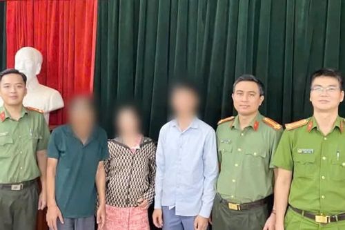Công an Tuyên Quang hỗ trợ người dân đi lạc trở về gia đình an toàn