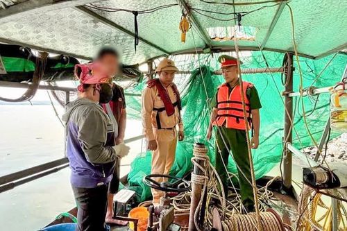 Phát hiện 3 trường hợp dùng kích điện đánh bắt cá trên sông