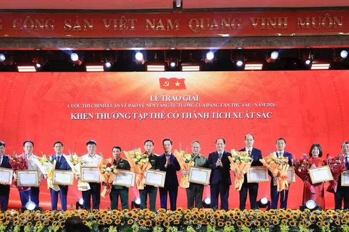 Hà Nội trao giải cho 126 tác phẩm xuất sắc tại Cuộc thi chính luận bảo vệ nền tảng tư tưởng của Đảng
