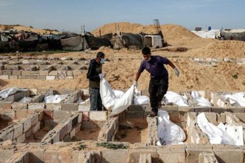 Hành trình đau khổ của người dân Gaza tìm người mất tích dưới đống đổ nát