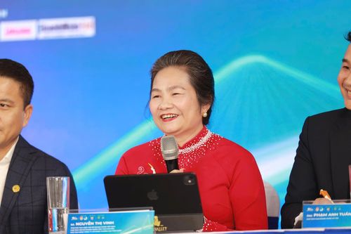 "Chúng tôi khai mở doanh nghiệp bằng rất nhiều khó khăn, trăn trở, có thể gọi là bằng mồ hôi và nước mắt"