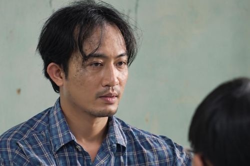 Căn nhà không mái che tập 2: Con trai khóc nức nở, cầu xin Bình đừng đi