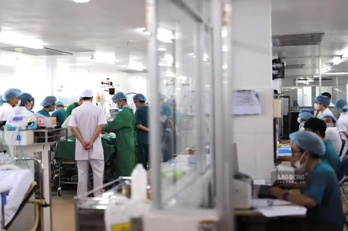 Cô gái 19 tuổi nguy kịch sau khi uống Panadol Extra cùng nước rửa chén