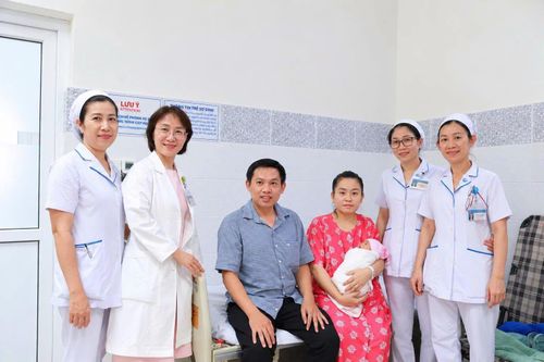 Kỳ tích y khoa: Hai bé gái sinh đôi chào đời từ 2 tử cung khác nhau