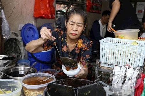 Xôi chè Hà Nội: Nốt trầm níu giữ nhịp thời gian