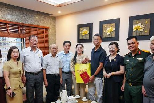 Phường Ngọc Hà tri ân người có công nhân dịp 80 năm Ngày truyền thống Lực lượng vũ trang Thủ đô