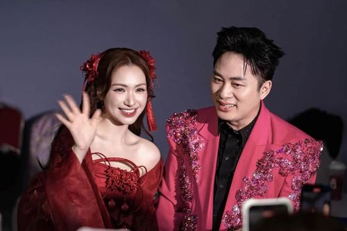 Tùng Dương hội ngộ Hòa Minzy trong live-concert kỷ niệm 25 năm ca hát
