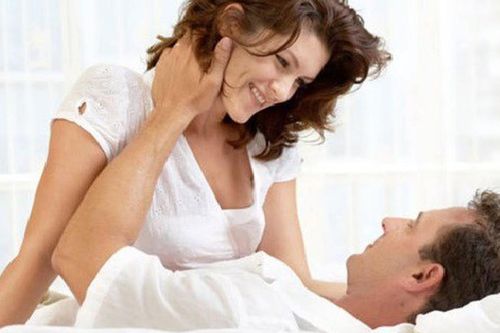 5 điều vợ chồng nên làm trước khi đi ngủ để giữ lửa tình yêu