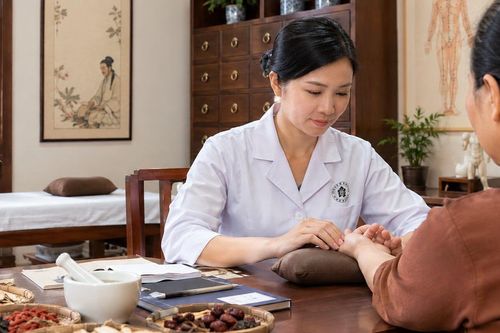 Bộ Y tế đề xuất bổ sung 22 bệnh, nhóm bệnh y học cổ truyền được khám chữa bệnh BHYT ở cơ sở cấp chuyên sâu