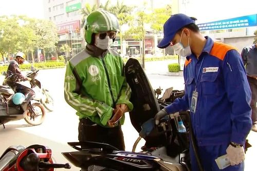 Đề xuất doanh nghiệp tự quyết giá xăng dầu, phải công bố trước 30 phút