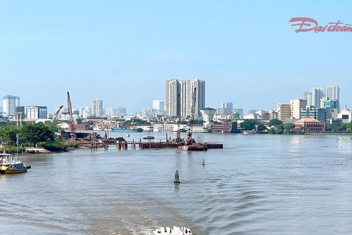 TPHCM tạm cấm luồng đường thủy qua khu vực thi công cầu đi bộ