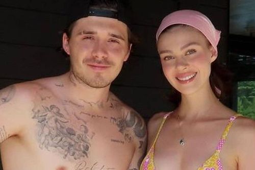 Con dâu Beckham khoe nhẫn kim cương