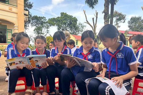 Một cuốn sách, hai mái đầu