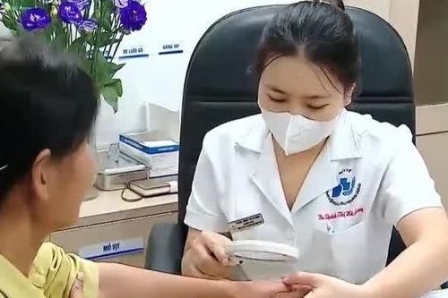 Phối hợp đa phương thức trong điều trị cho bệnh nhân da bọng nước tự miễn
