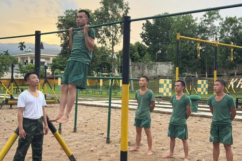 Khỏe để luyện quân, vui để gắn kết