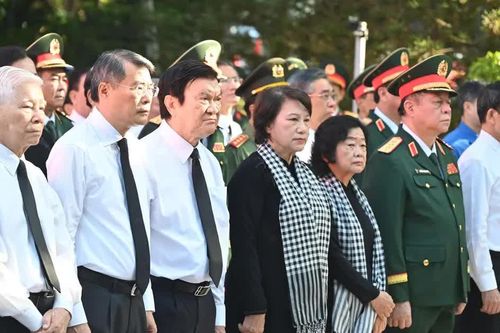 Lãnh đạo Đảng, Nhà nước dâng hương tưởng niệm các Anh hùng liệt sĩ tại Công viên Lê Thị Riêng