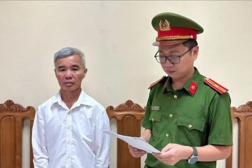 Khởi tố 2 cựu cán bộ xã bán trái phép đất công, trụ sở làm việc