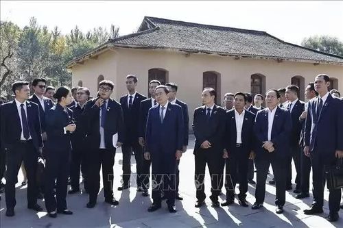 Chủ tịch Quốc hội Trần Thanh Mẫn thăm di tích lịch sử cách mạng ở tỉnh Thiểm Tây