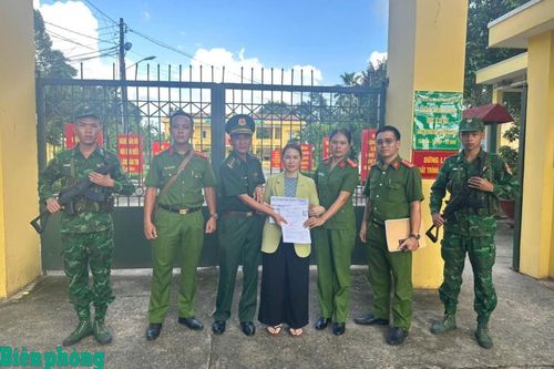 Bắt đối tượng bị truy nã về tội 'Mua bán trái phép chất ma tuý' khi đang nhập cảnh vào Việt Nam