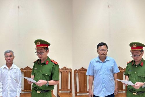 Khởi tố nguyên Chủ tịch xã và cán bộ địa chính tự ý bán đất công