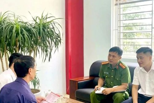 Nhân viên ngân hàng báo công an khi khách rút 1,5 tỷ đồng