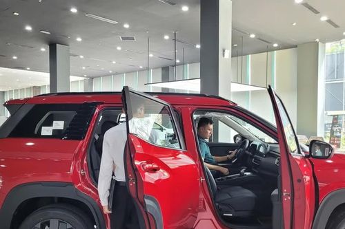 Loạt xe 7 chỗ 'đua' khuyến mãi, giảm giá cả trăm triệu
