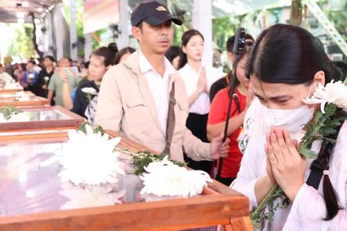 Những khoảnh khắc xúc động ngày tiễn đưa 731 liệt sĩ về an nghỉ bên đồng đội