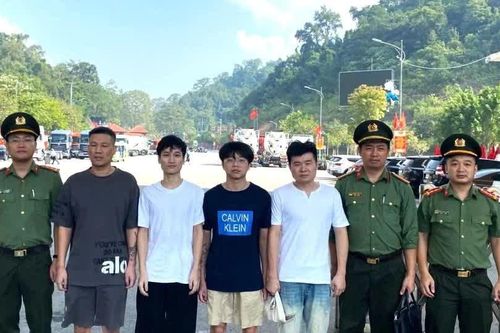 Công an Phú Thọ trục xuất 4 công dân Trung Quốc
