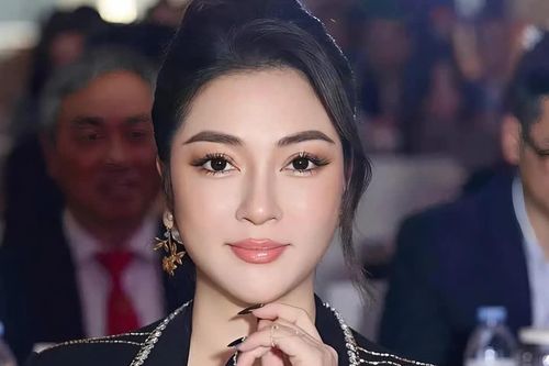 Hoa hậu Nguyễn Thị Huyền trở thành tiến sĩ