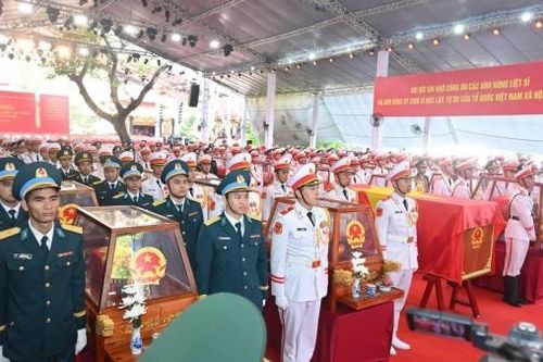 [Chùm ảnh] Lễ viếng, truy điệu và an táng hài cốt liệt sĩ tại Công viên Lê Thị Riêng