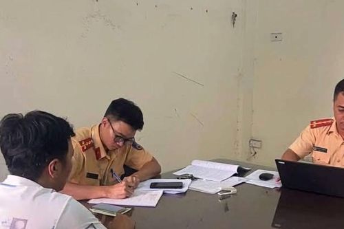 Chở khách thu tiền khi chưa đăng ký kinh doanh, chủ xe và lái xe bị phạt 24 triệu đồng