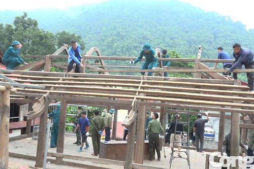 17 hộ dân được hỗ trợ di dời nhà cửa khỏi sạt lở