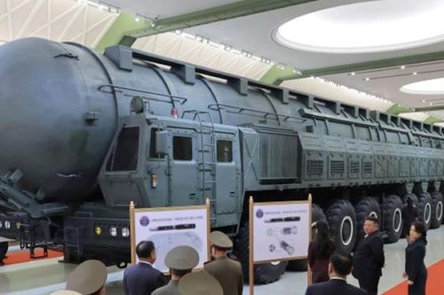 Tên lửa Hwasong-20 tốc độ Mach 22, tầm bắn 15.000 km, công nghệ MIRV, 'vũ khí hạt nhân uy lực nhất'