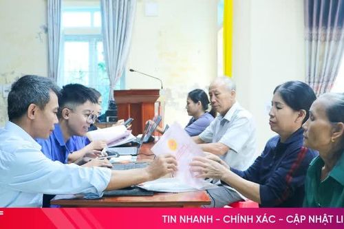 Đến nhà văn hóa thôn học kỹ năng số và tiếp cận dịch vụ công