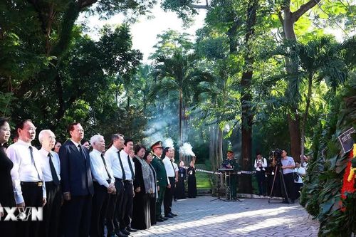 Thủ tướng dự Lễ viếng, truy điệu và an táng hài cốt liệt sỹ tại Công viên Lê Thị Riêng