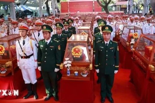 Hàng nghìn người dân xúc động tiễn đưa 731 Anh hùng liệt sĩ về Nghĩa trang liệt sĩ Thành phố Hồ Chí Minh