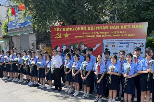 TP. Hồ Chí Minh: Những nhành hoa trắng thành kính tiễn đưa 731 hài cốt liệt sĩ về nơi an nghỉ