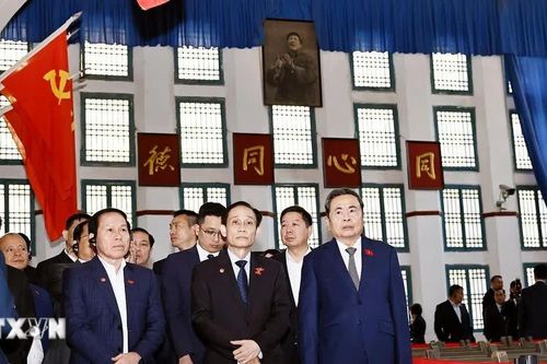 Chủ tịch Quốc hội thăm một số di tích lịch sử cách mạng tiêu biểu tại tỉnh Thiểm Tây