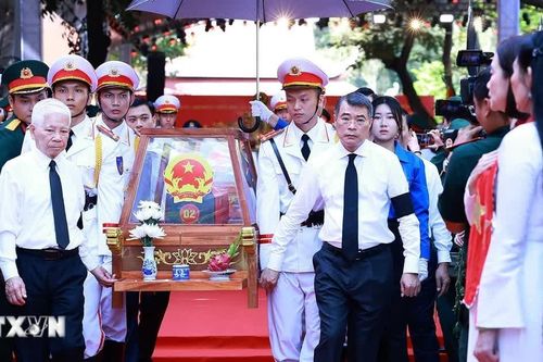 Thủ tướng dự Lễ viếng, truy điệu và an táng 731 hài cốt liệt sỹ tại Công viên Lê Thị Riêng