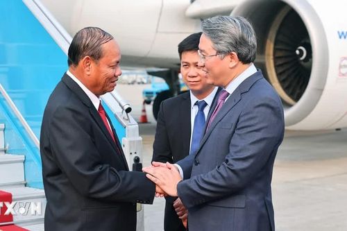 Thường trực Ban Bí thư TW Đảng Nhân dân Cách mạng Lào bắt đầu thăm chính thức Việt Nam